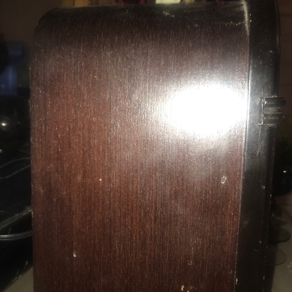 Thomas Vintage Style Radio with Brown Finish - Picture 3 of 4